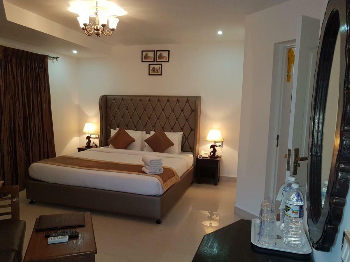 Paradise Village 3*